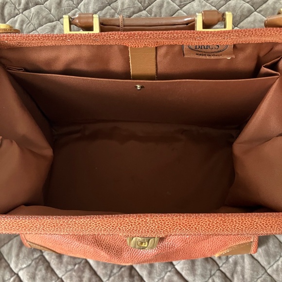 Vintage Bric’s Milano Italian Leather Doctor Bag Crossbody Satchel Lock and Key - Picture 7 of 7
